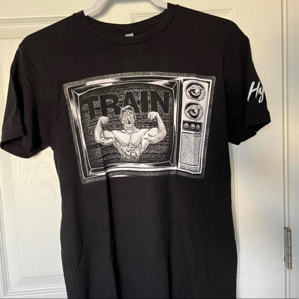 The COOLEST graphic workout tee